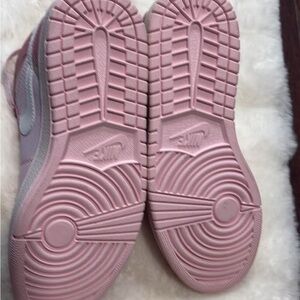 Pink air jordans size 7 US 40 EU new